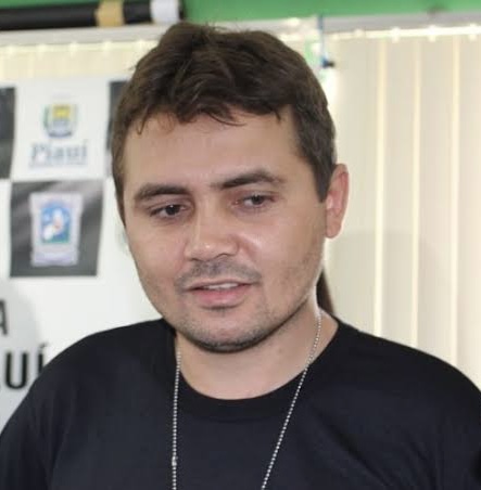 Charles Holanda