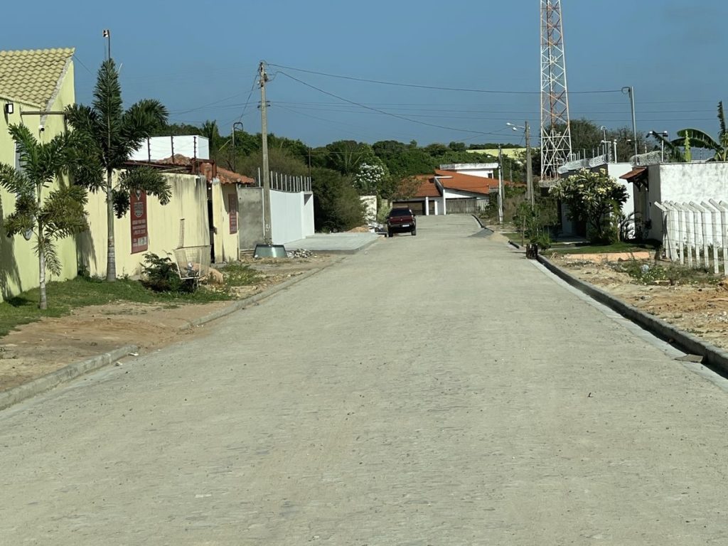 As obras beneficiam a população que reside e transita nos 12 bairros contemplados.